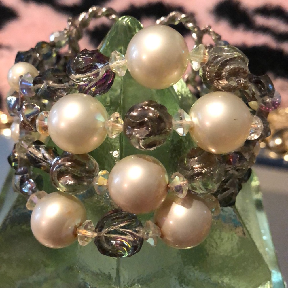 Vintage 1950’s pearls carnival glass bracelet